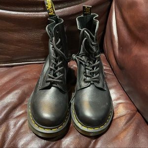 Dr Martens NWOB size 38 EU 7 L